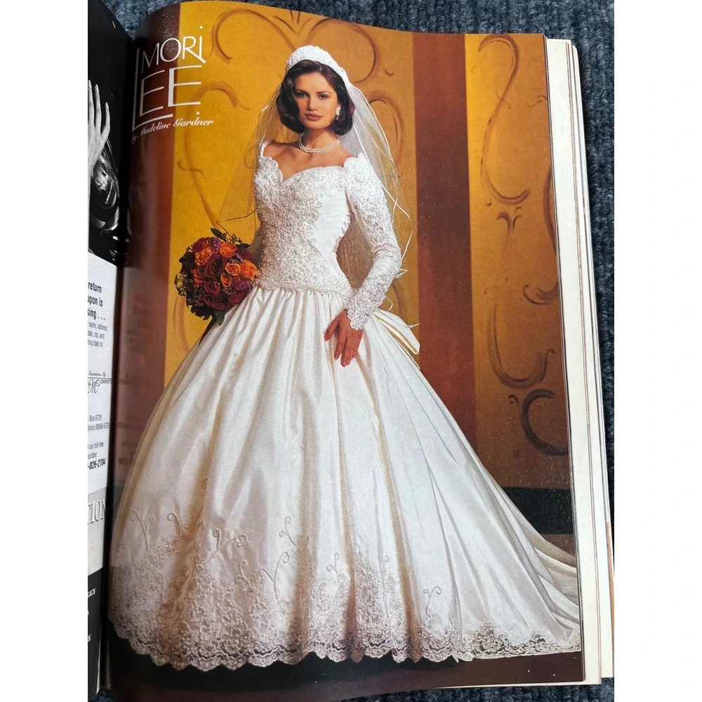 Vintage 90s MODERN BRIDE Magazine August/September 1994 Wedding Gowns Decor Cake